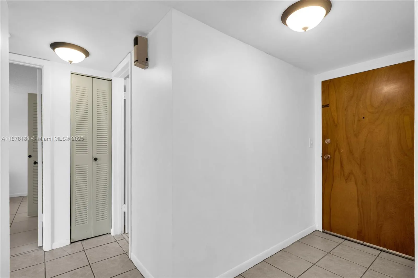 1820 W 53rd St, #201