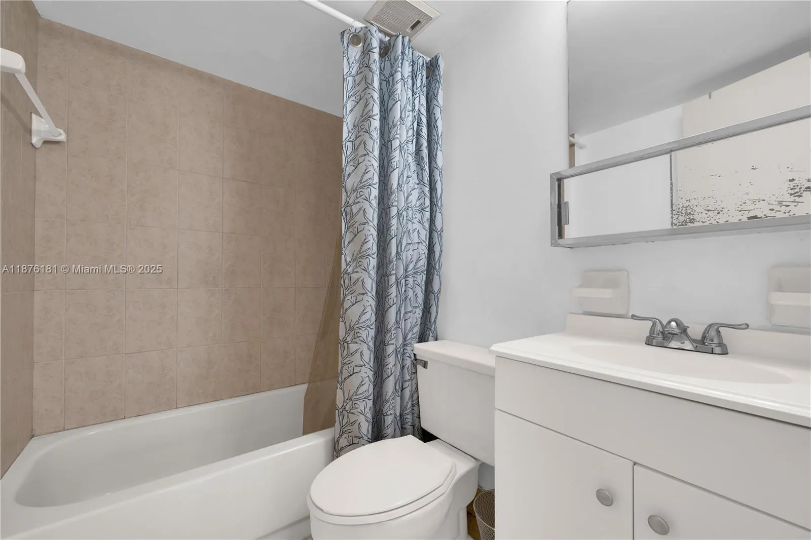 1820 W 53rd St, #201