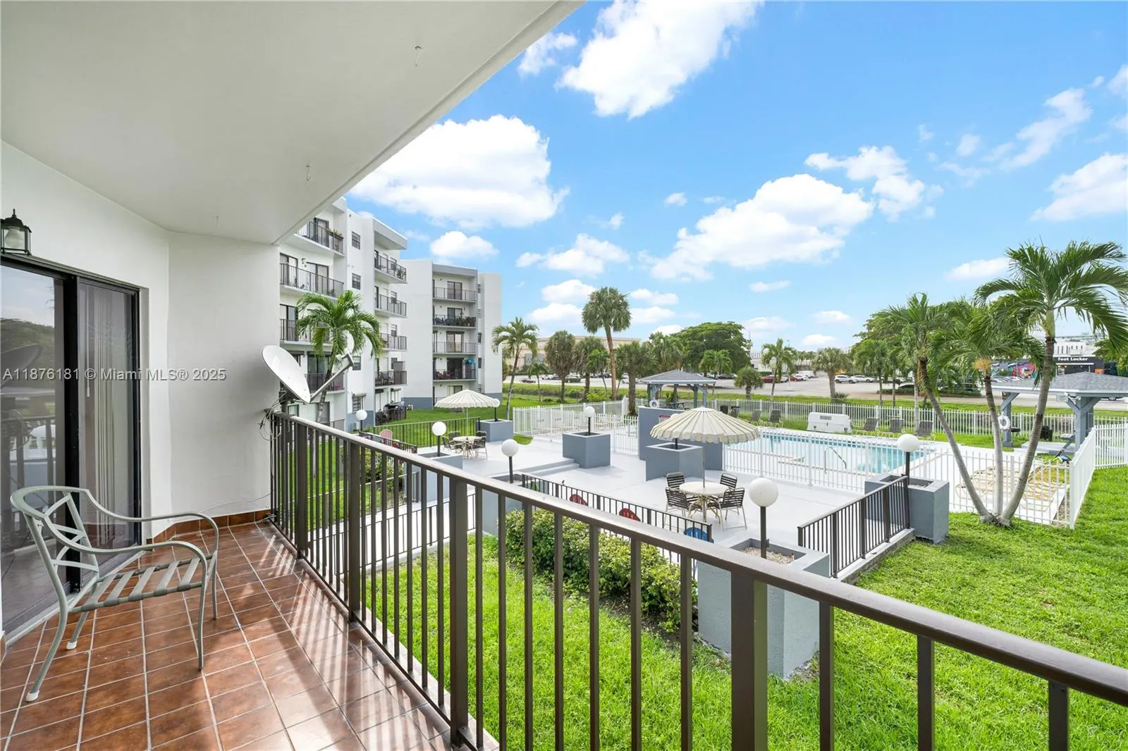 1820 W 53rd St, #201