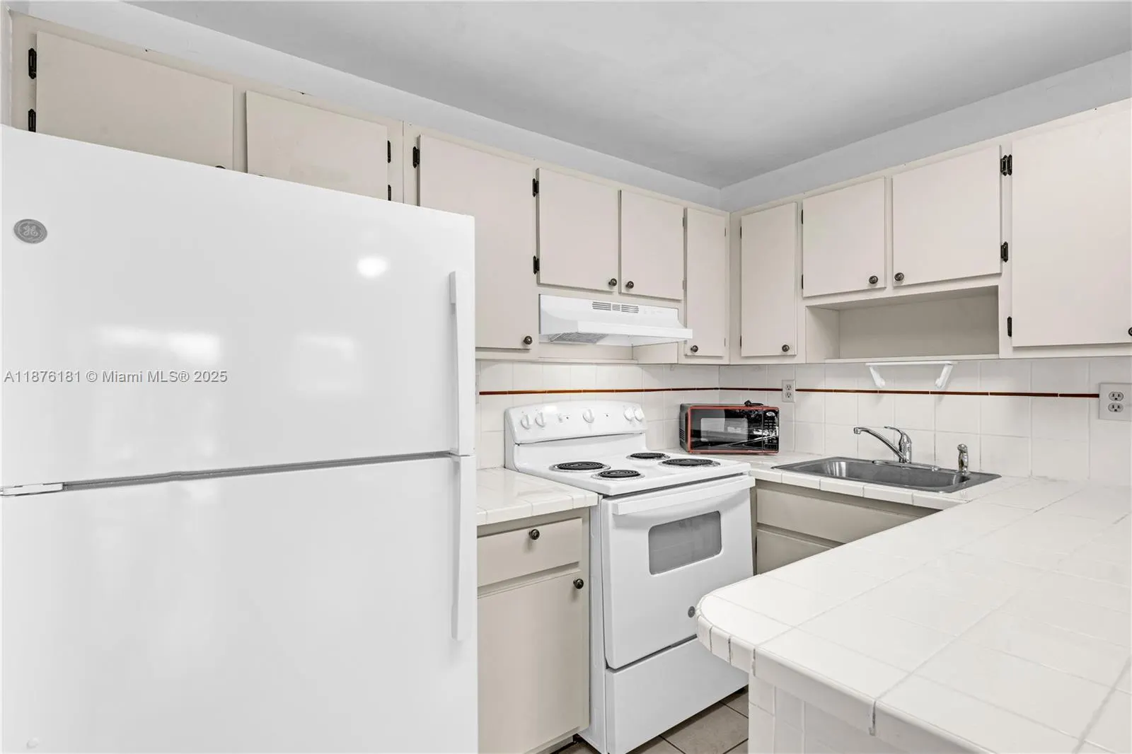 1820 W 53rd St, #201