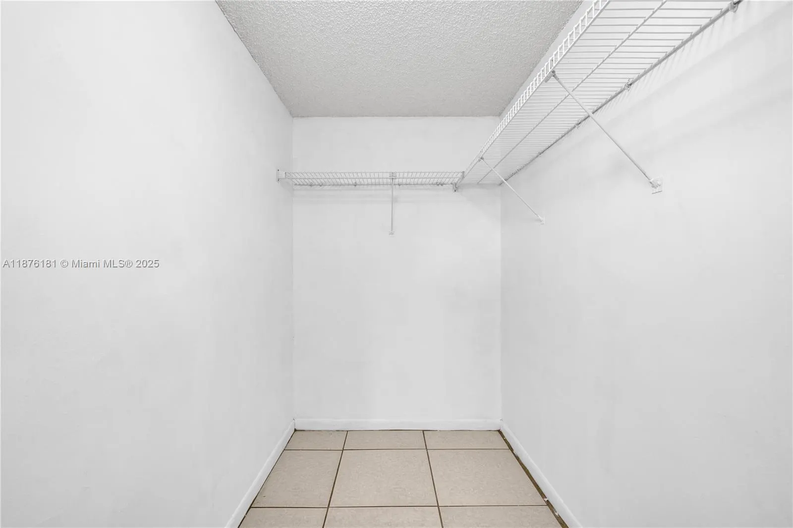 1820 W 53rd St, #201
