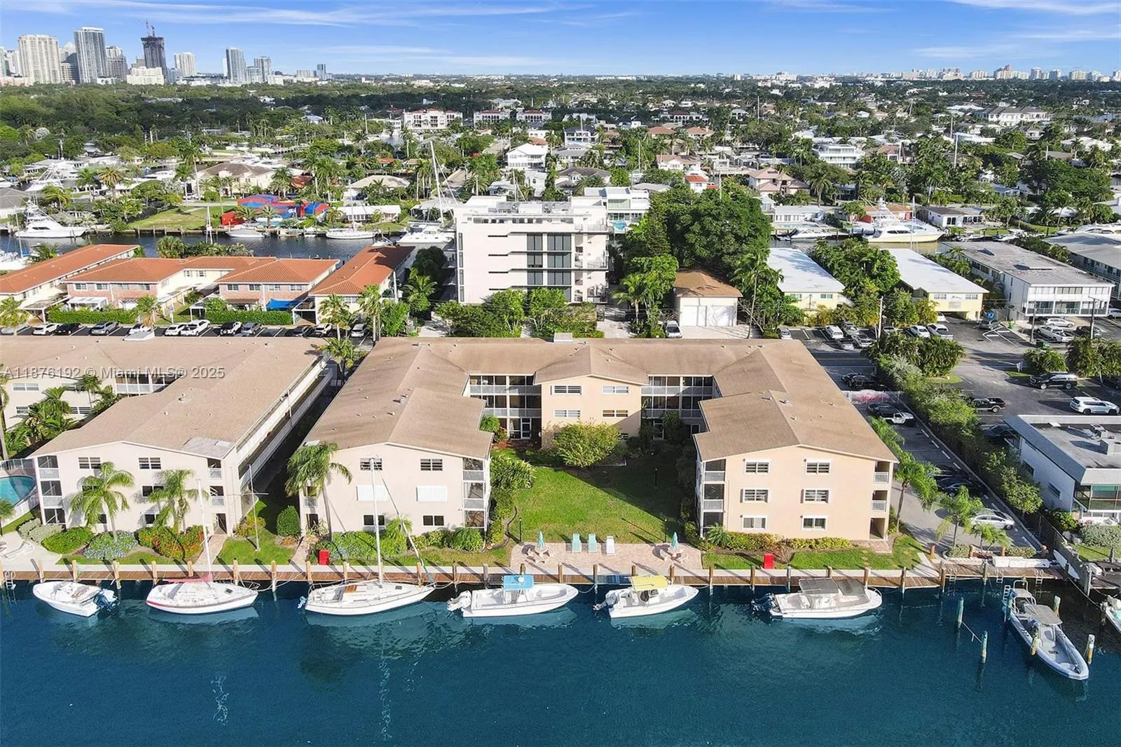 1510 SE 15th St, #305