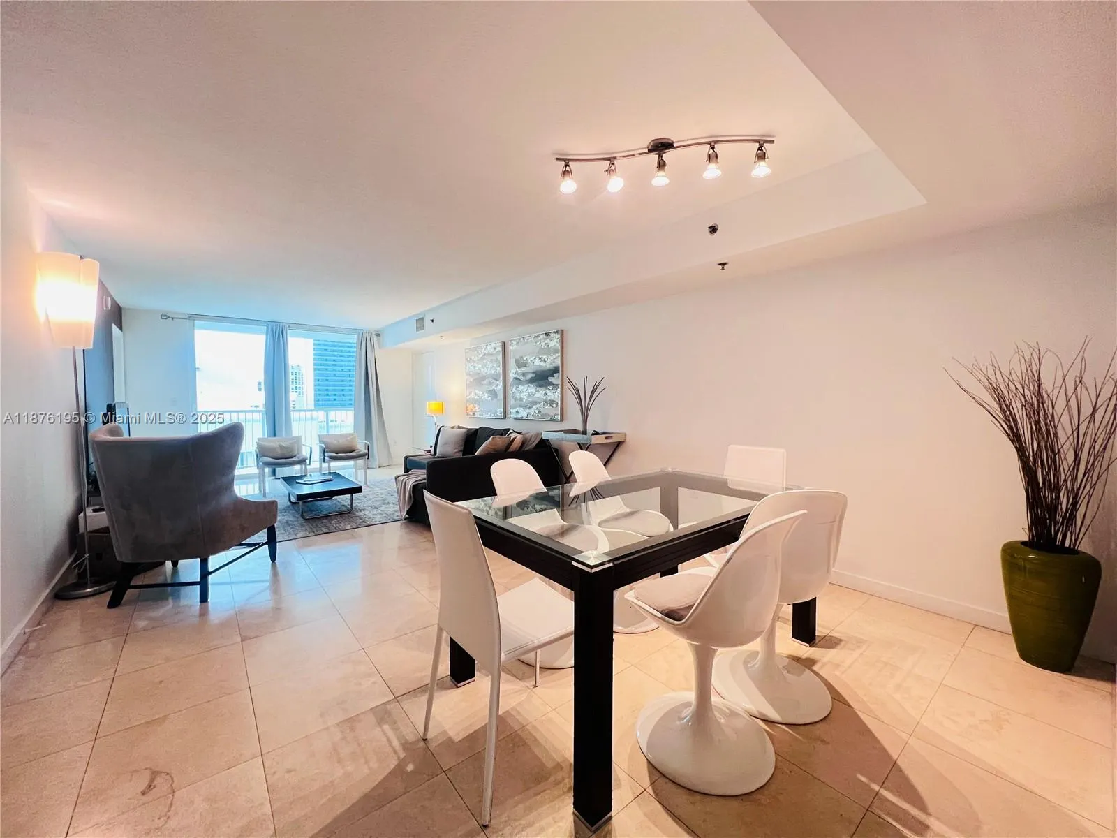 1200 Brickell Bay Dr, #2809