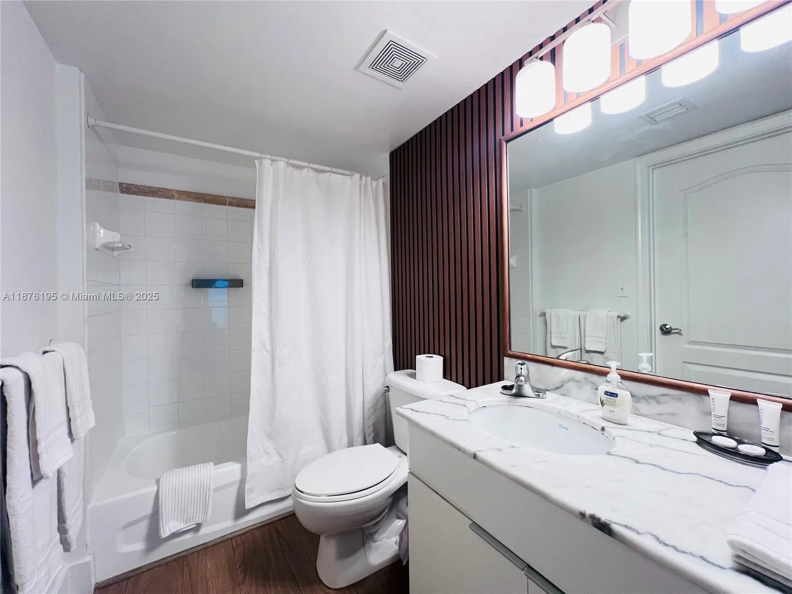 1200 Brickell Bay Dr, #2809