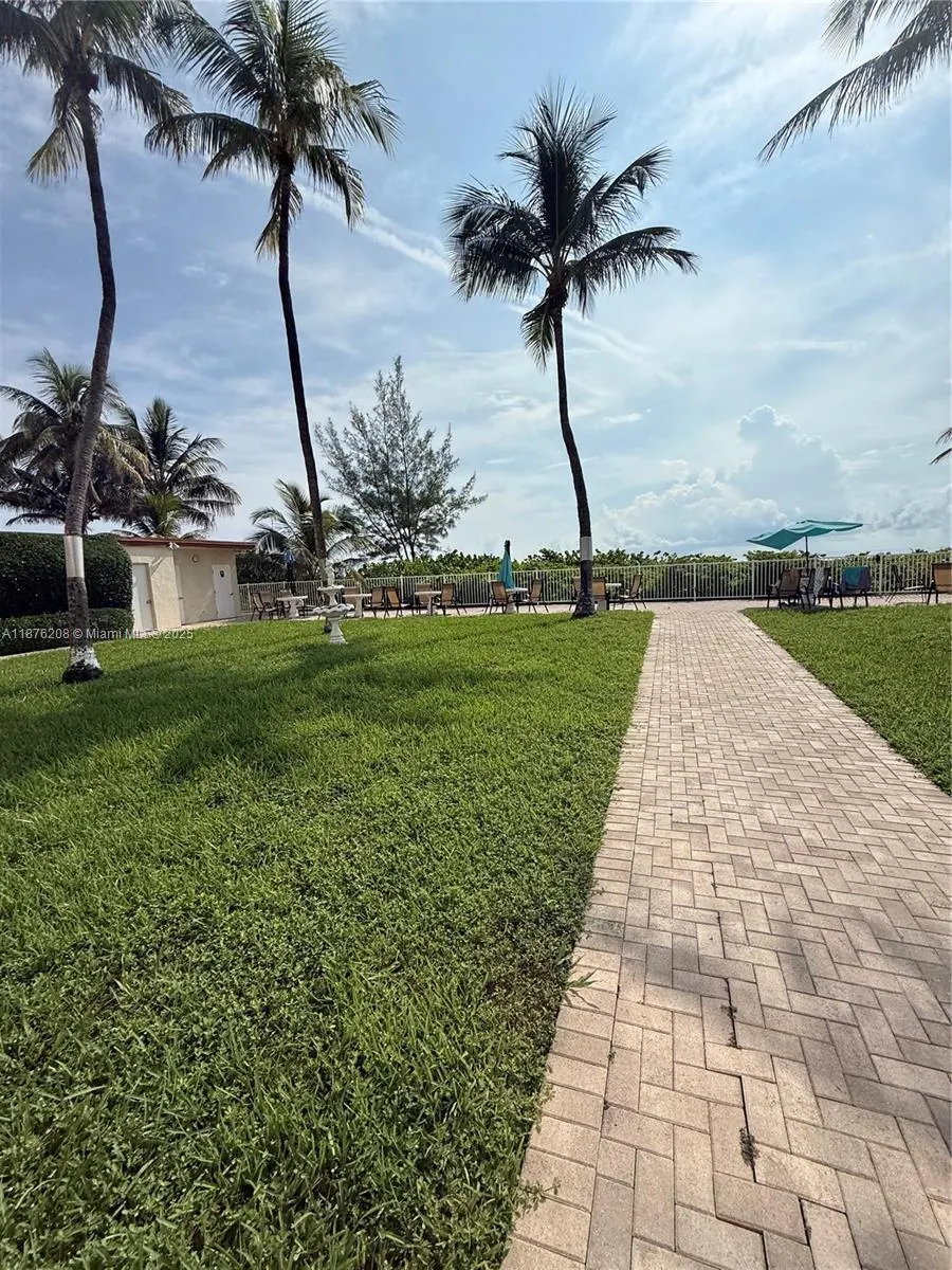 1936 S Ocean Dr, #4C