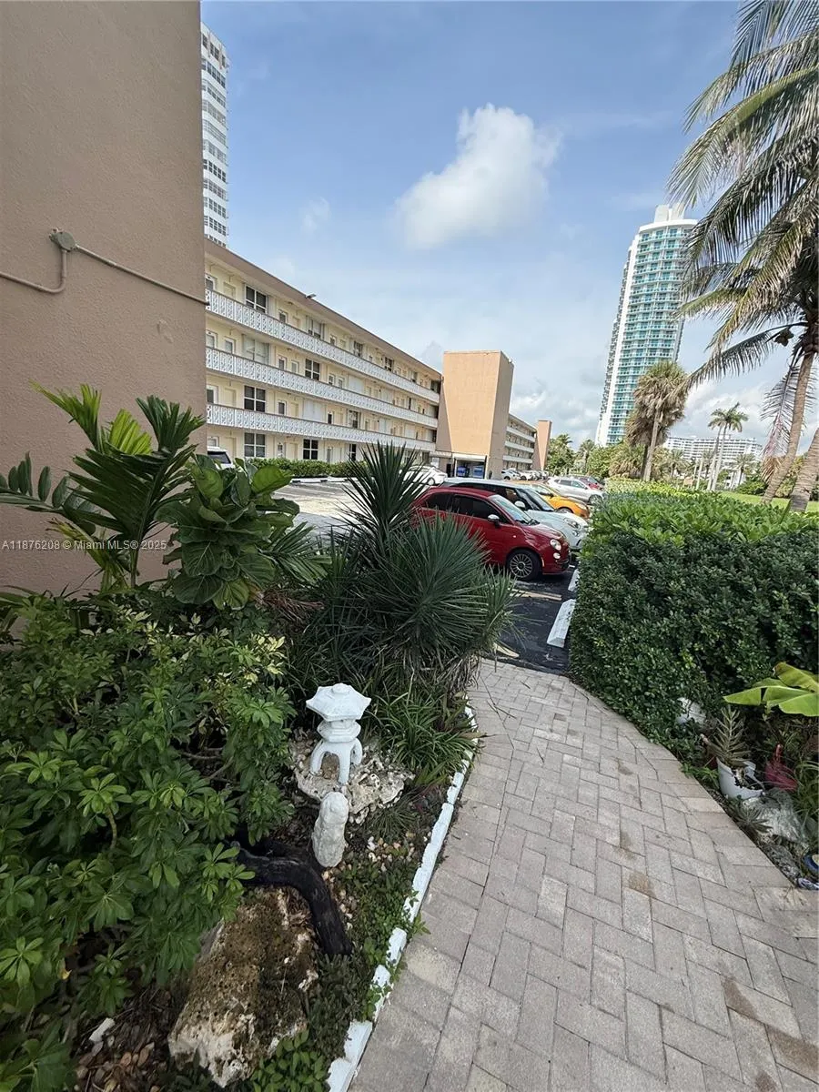 1936 S Ocean Dr, #4C