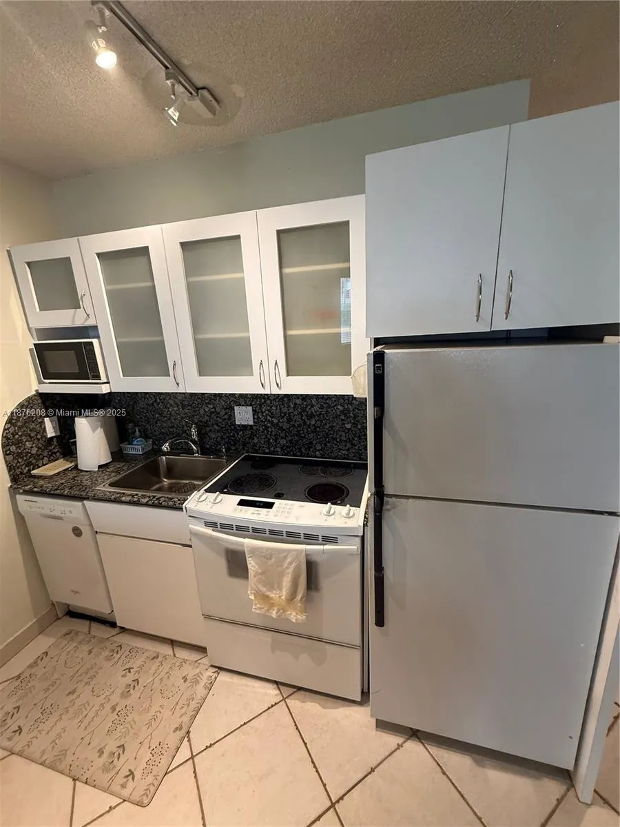 1936 S Ocean Dr, #4C