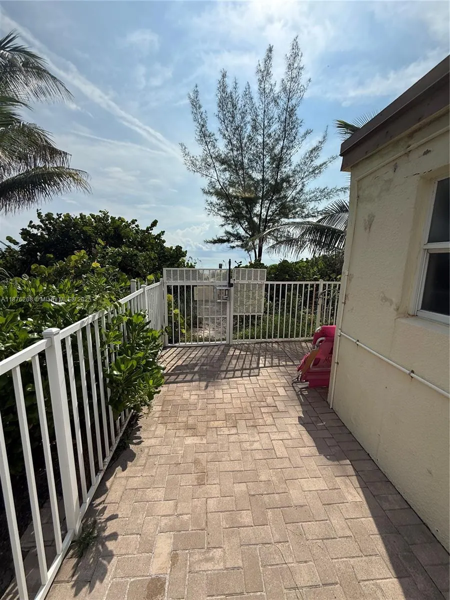 1936 S Ocean Dr, #4C