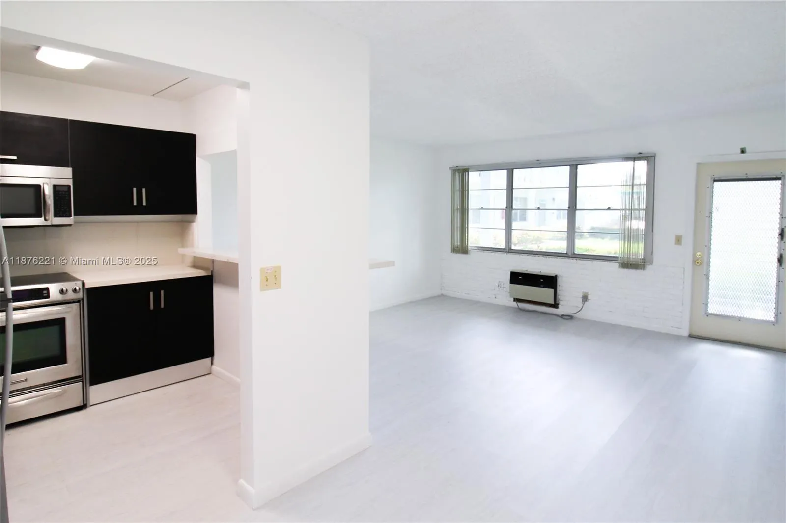 319 Newport V, #319