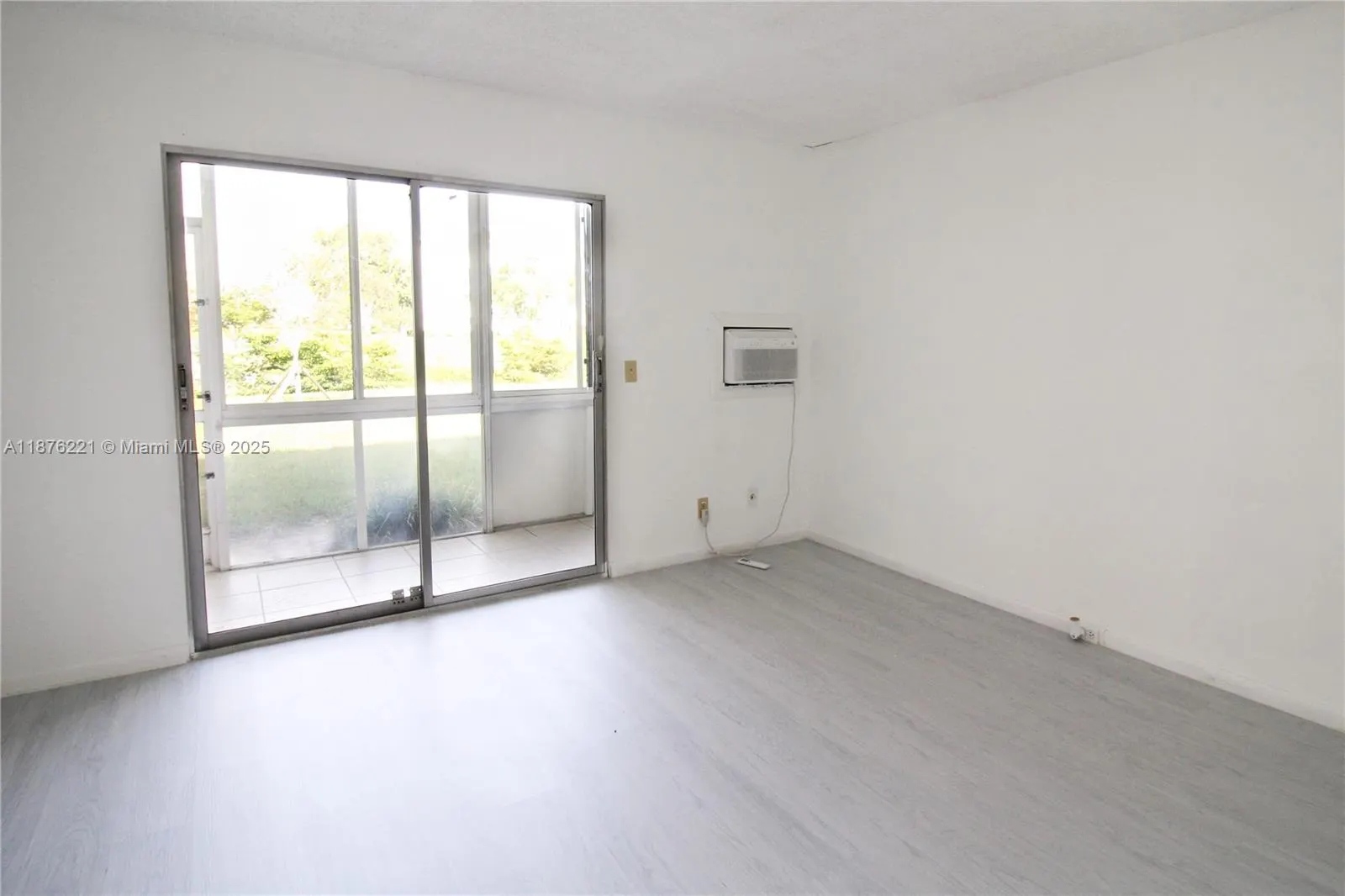 319 Newport V, #319