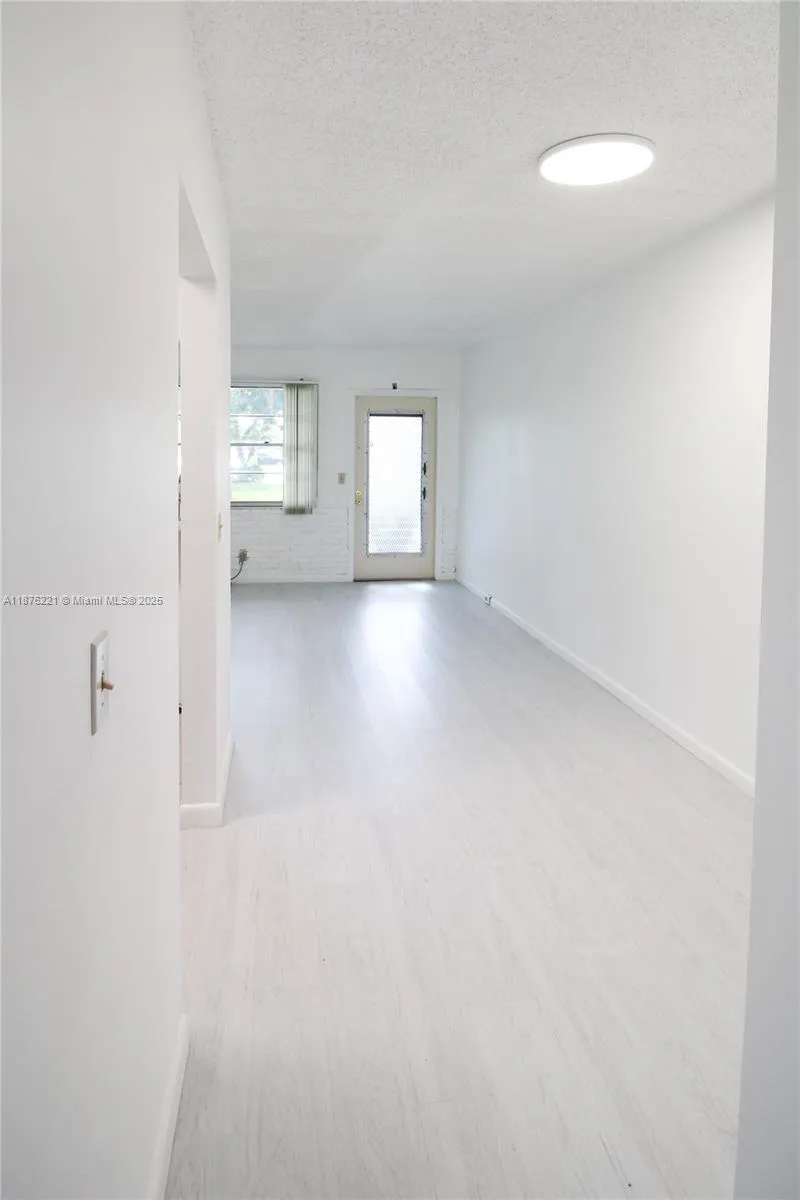 319 Newport V, #319
