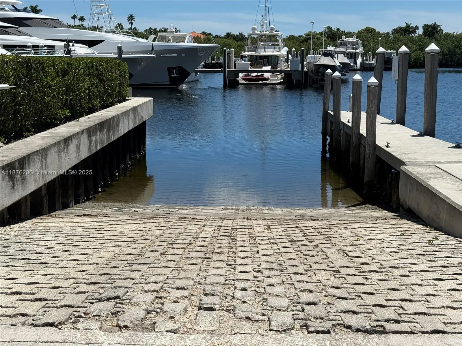 13660 Deering Bay