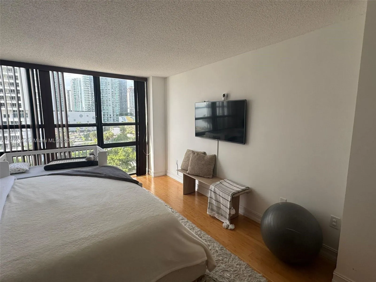 600 NE 36th St, #821