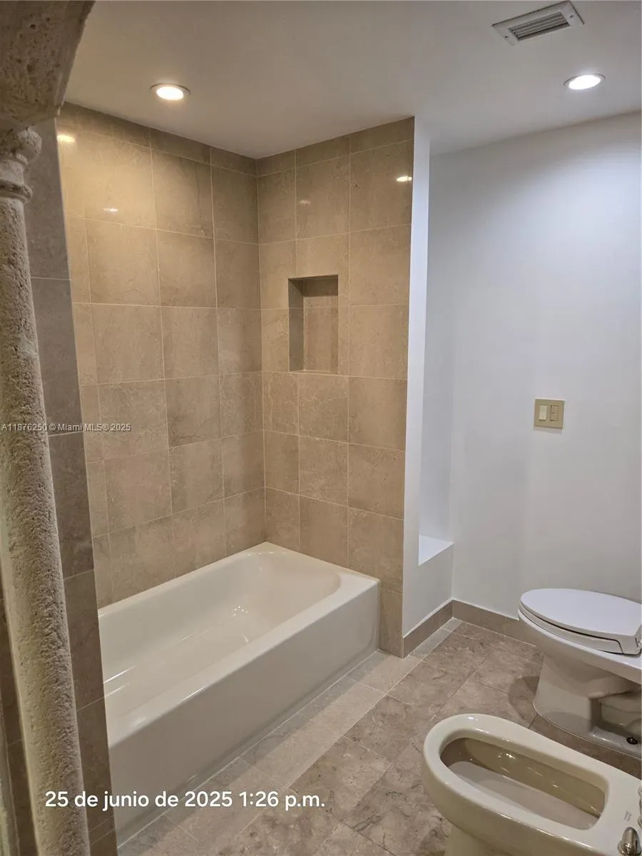 5255 Collins, #1A