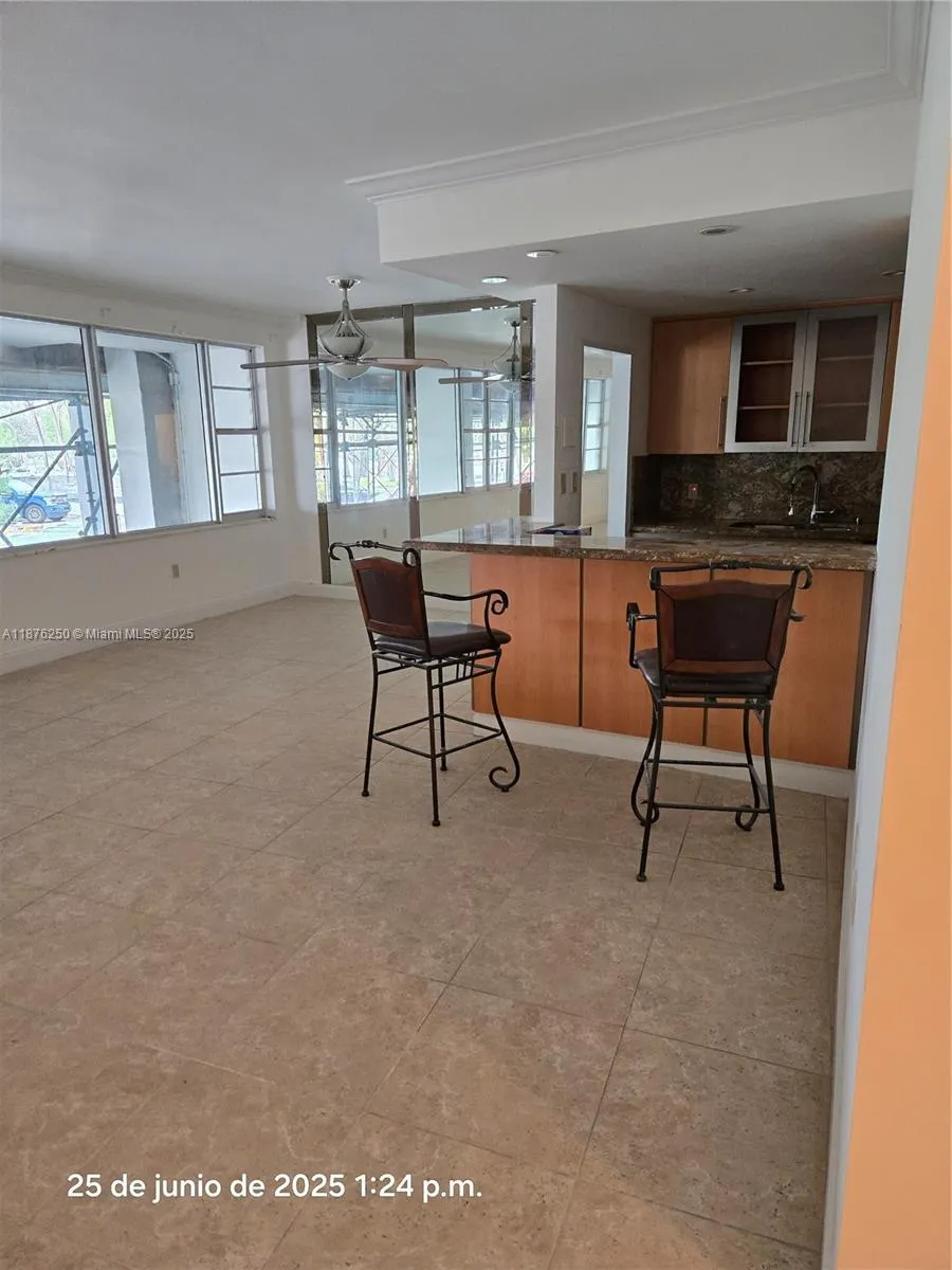 5255 Collins, #1A
