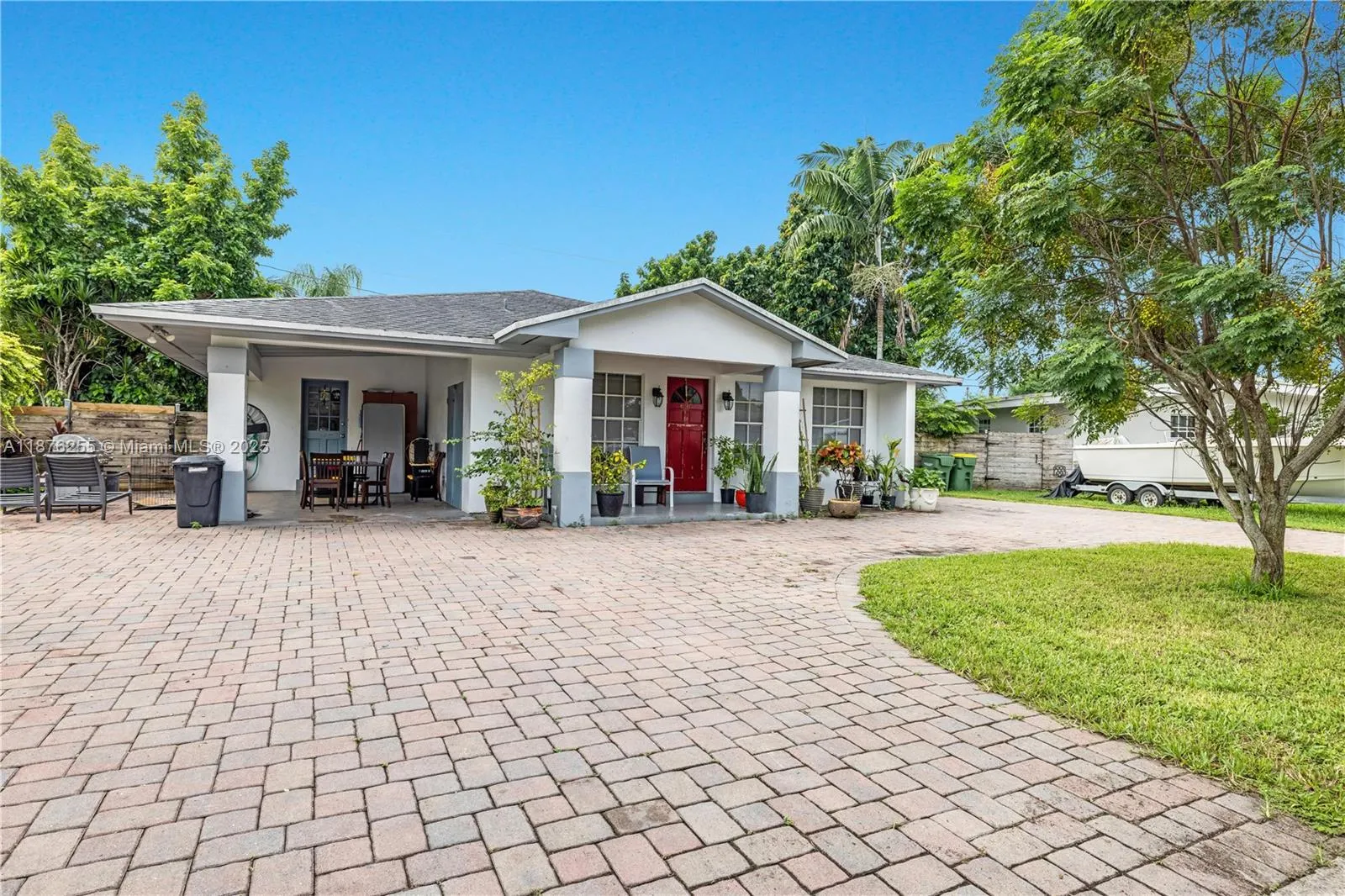 690 NW 18th St