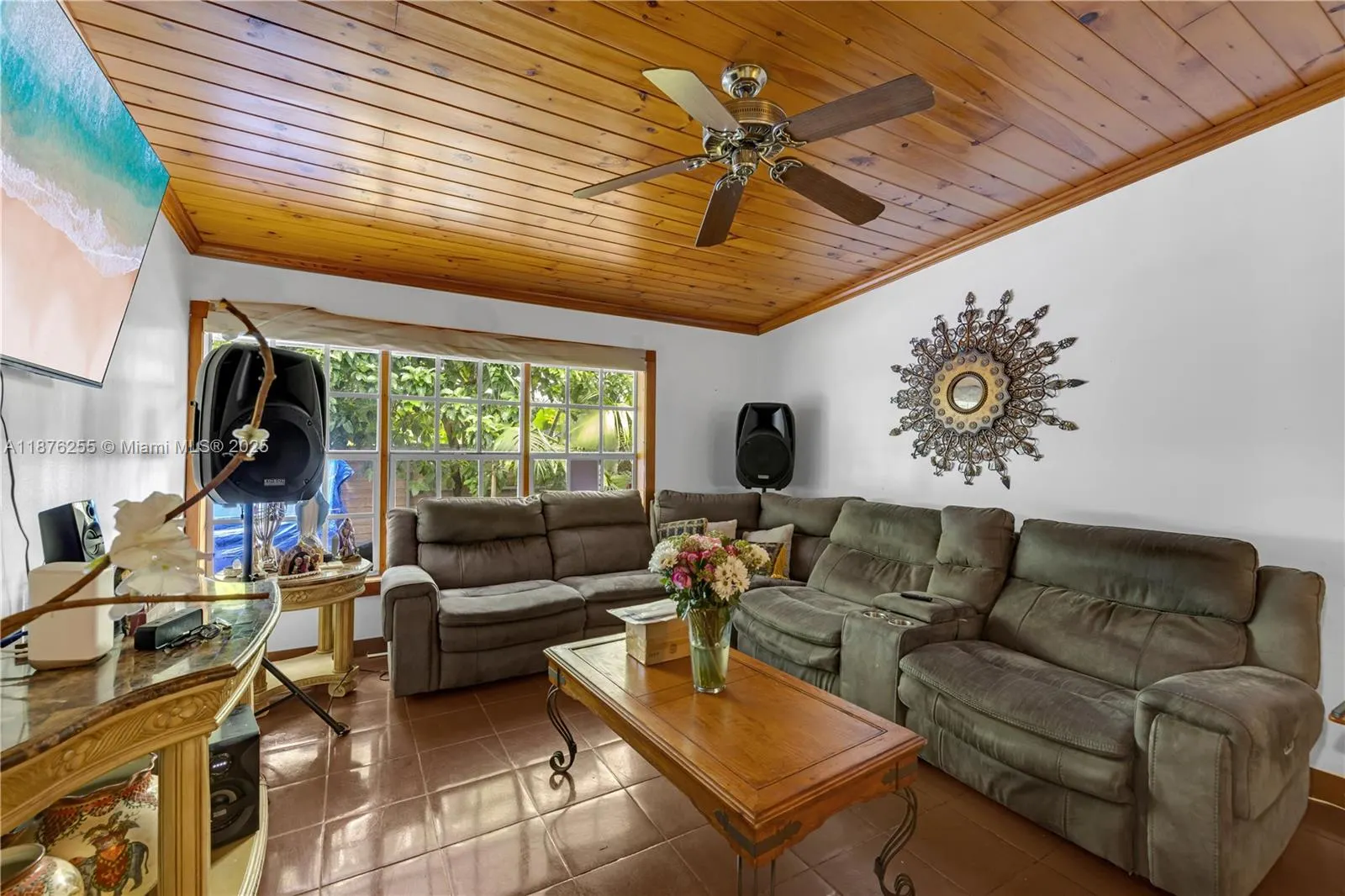 690 NW 18th St