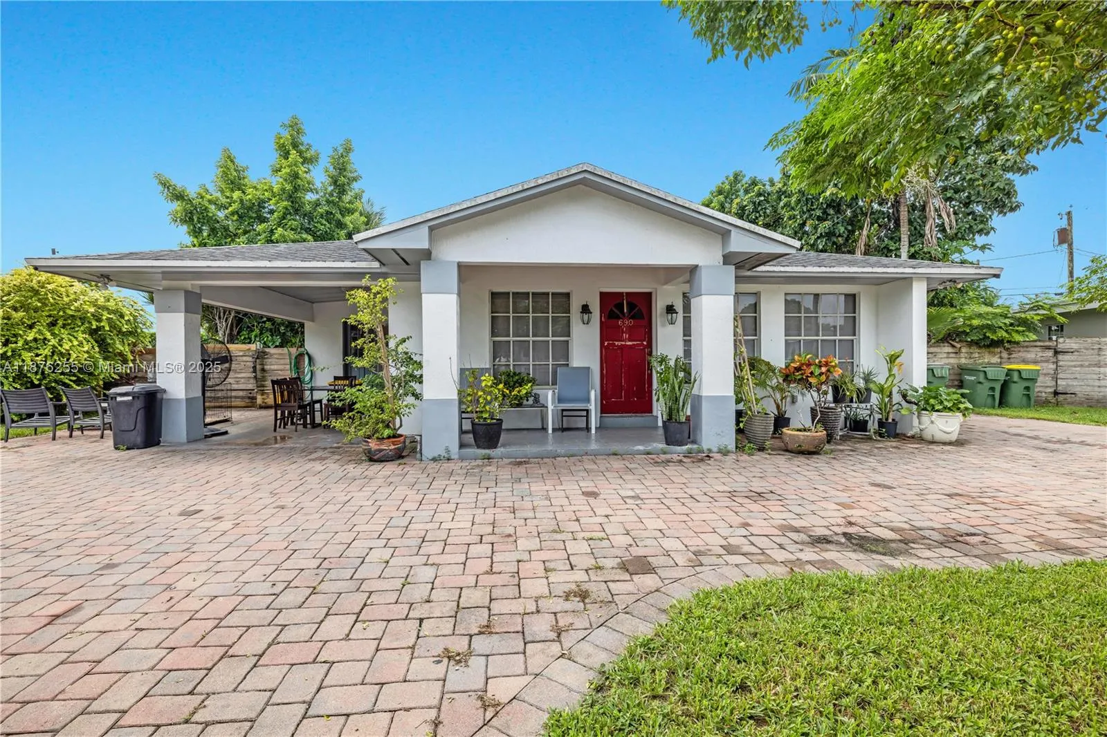 690 NW 18th St