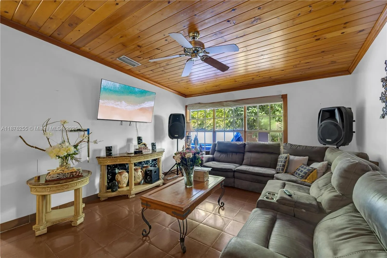 690 NW 18th St