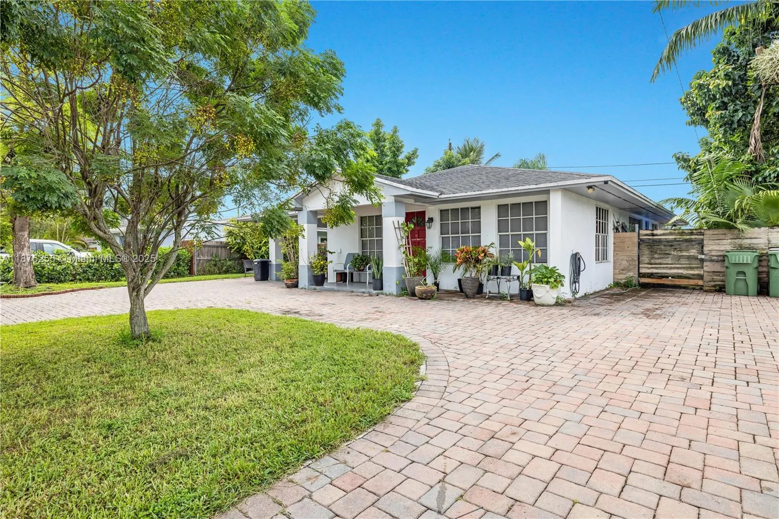 690 NW 18th St