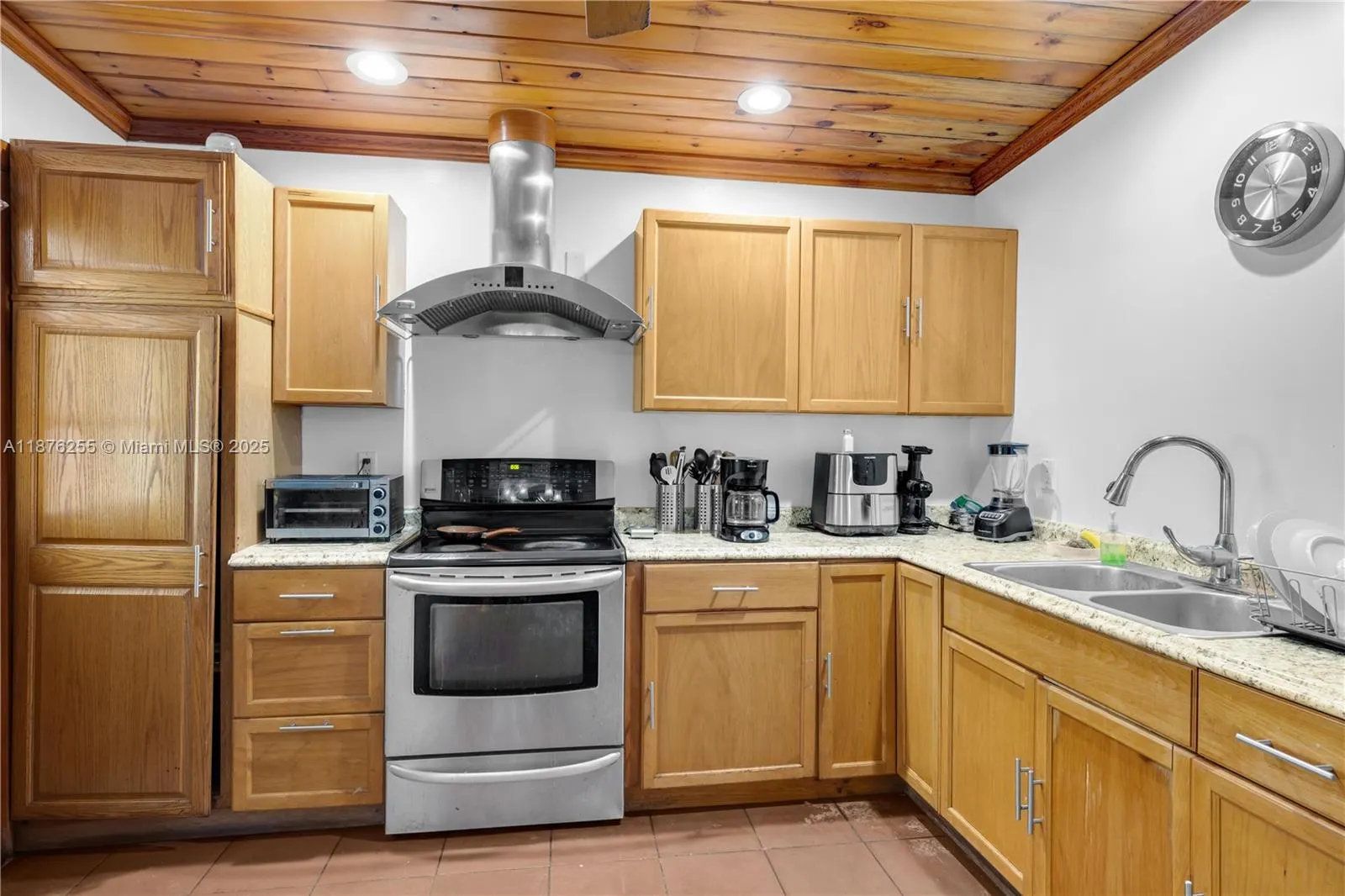 690 NW 18th St