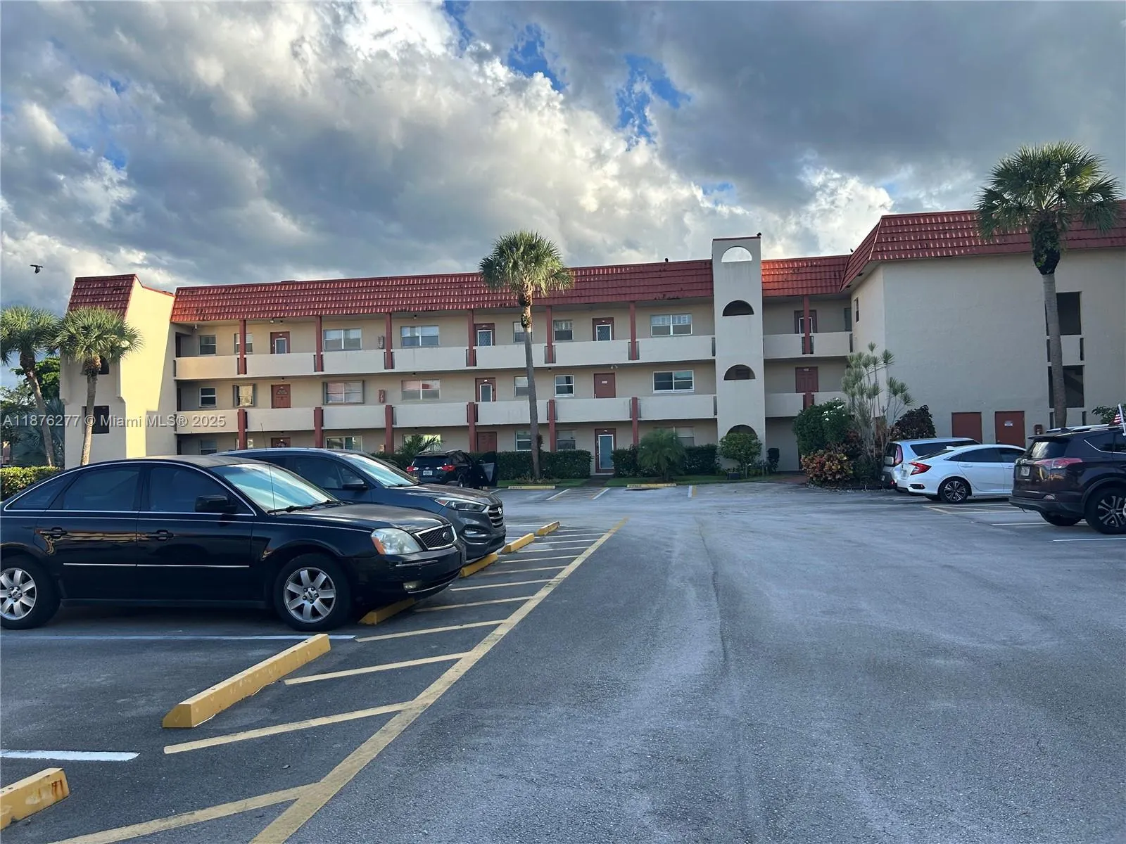 2831 E Sunrise Lakes Dr, #309