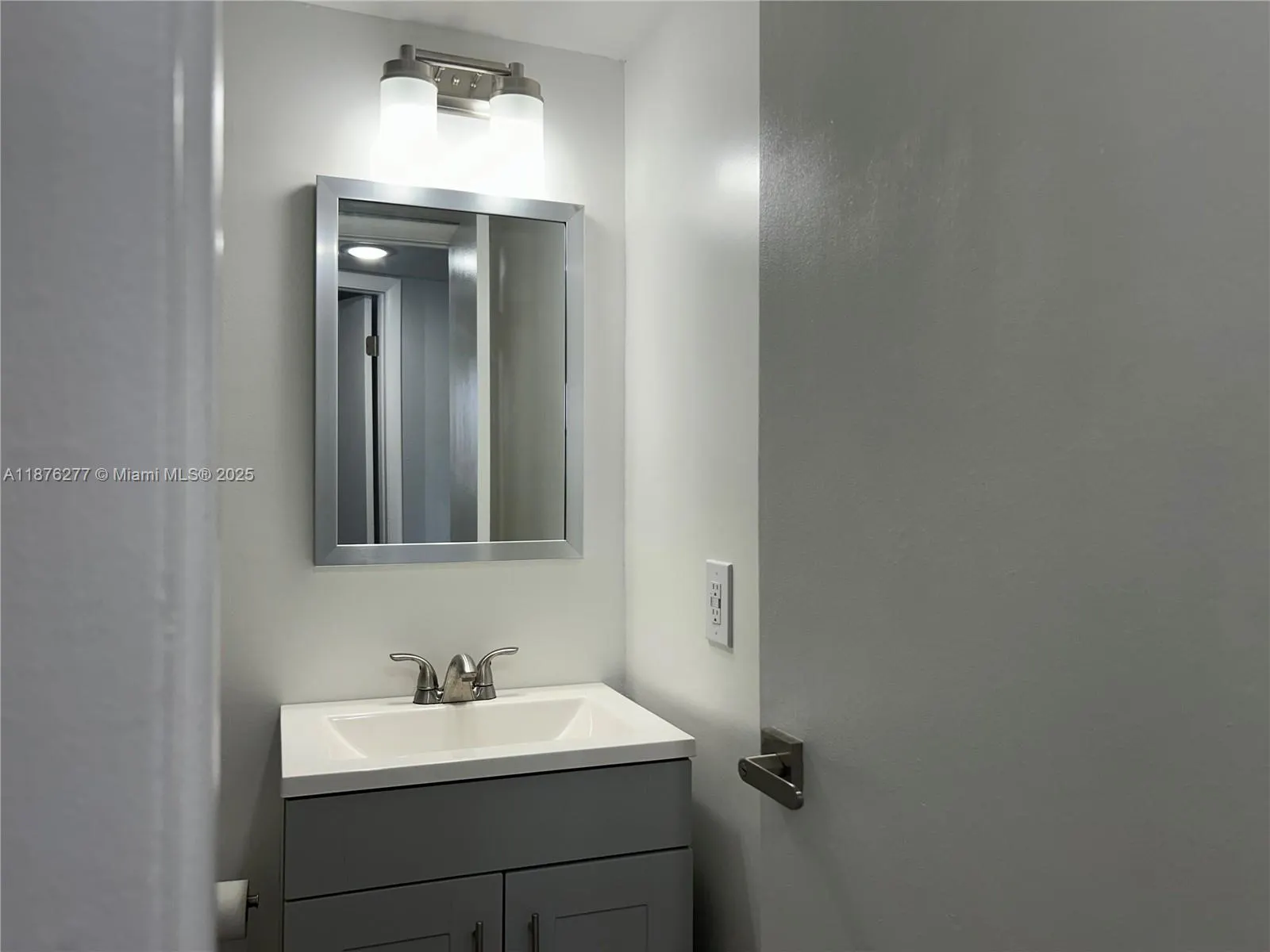 2831 E Sunrise Lakes Dr, #309