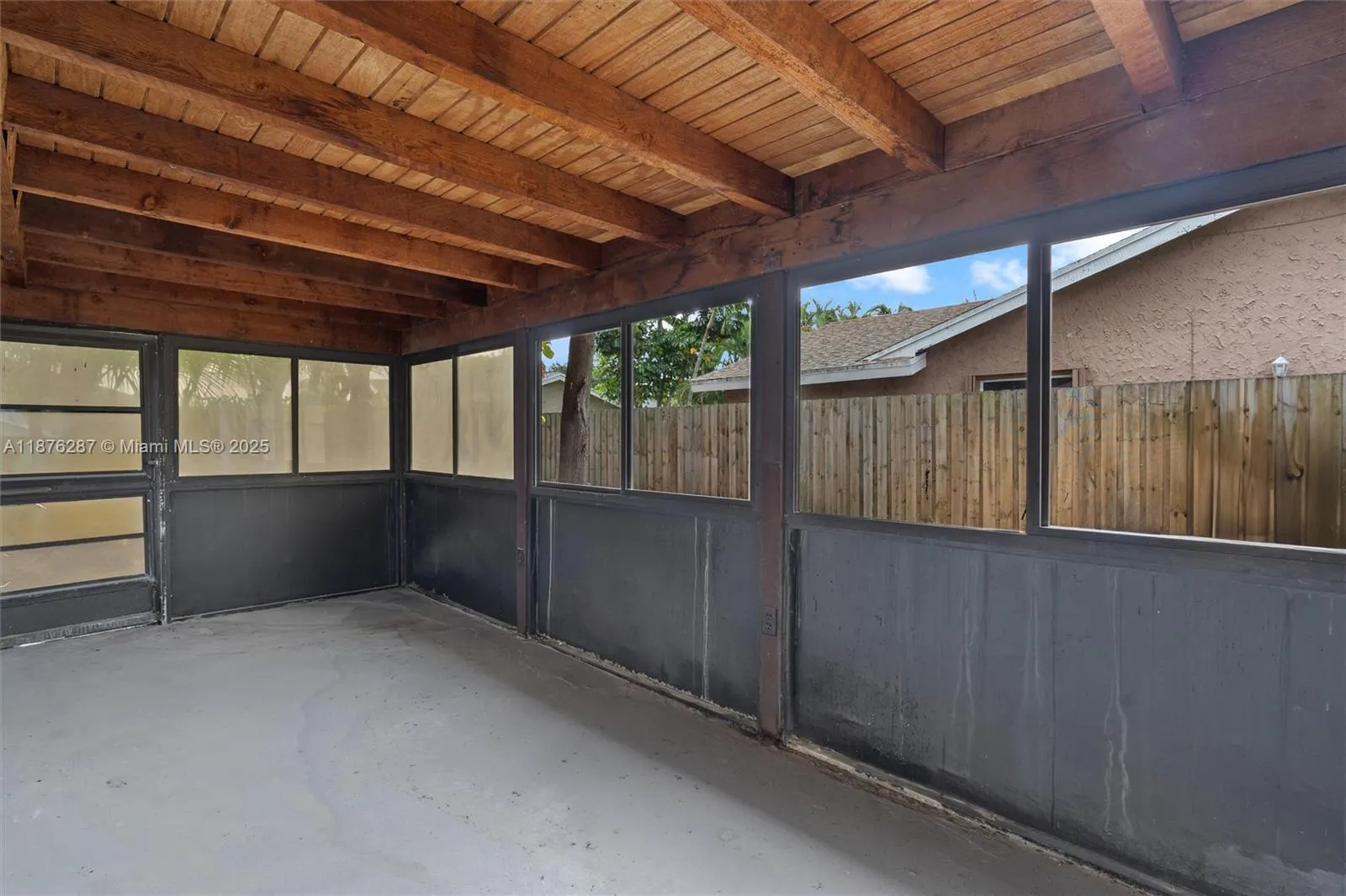 6816 NW 26th Ave