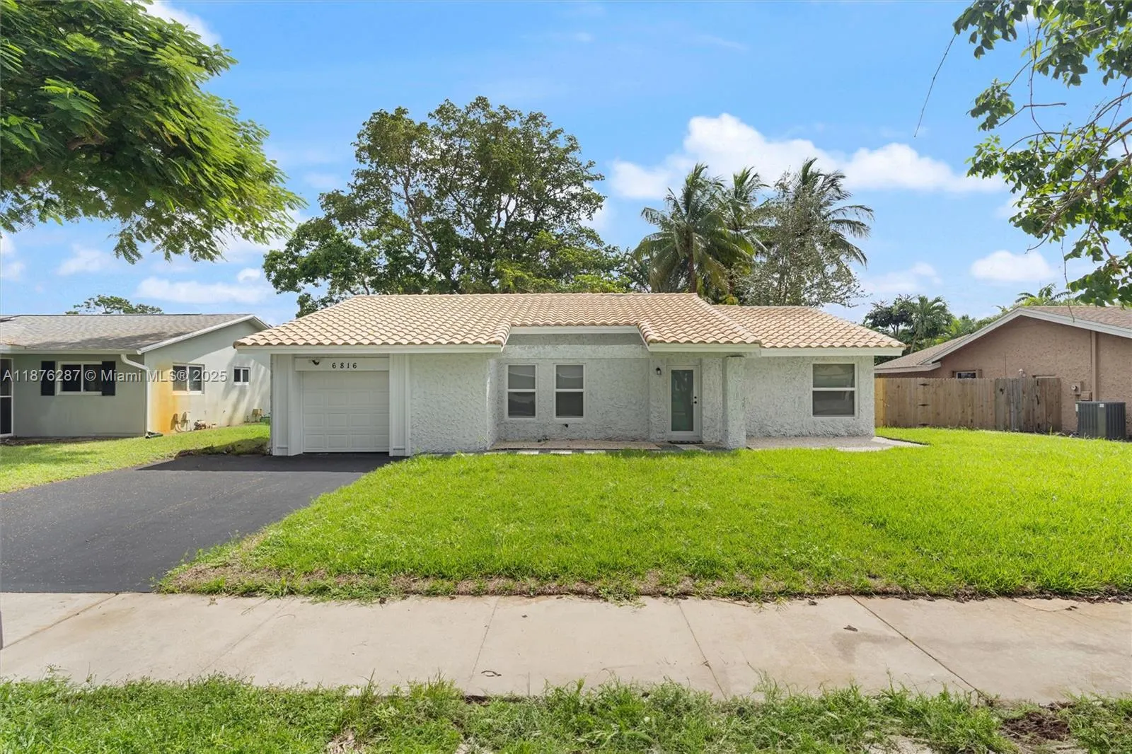 6816 NW 26th Ave