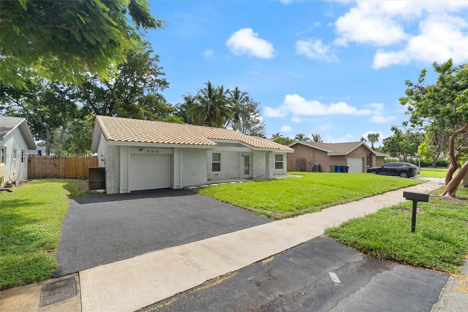 6816 NW 26th Ave
