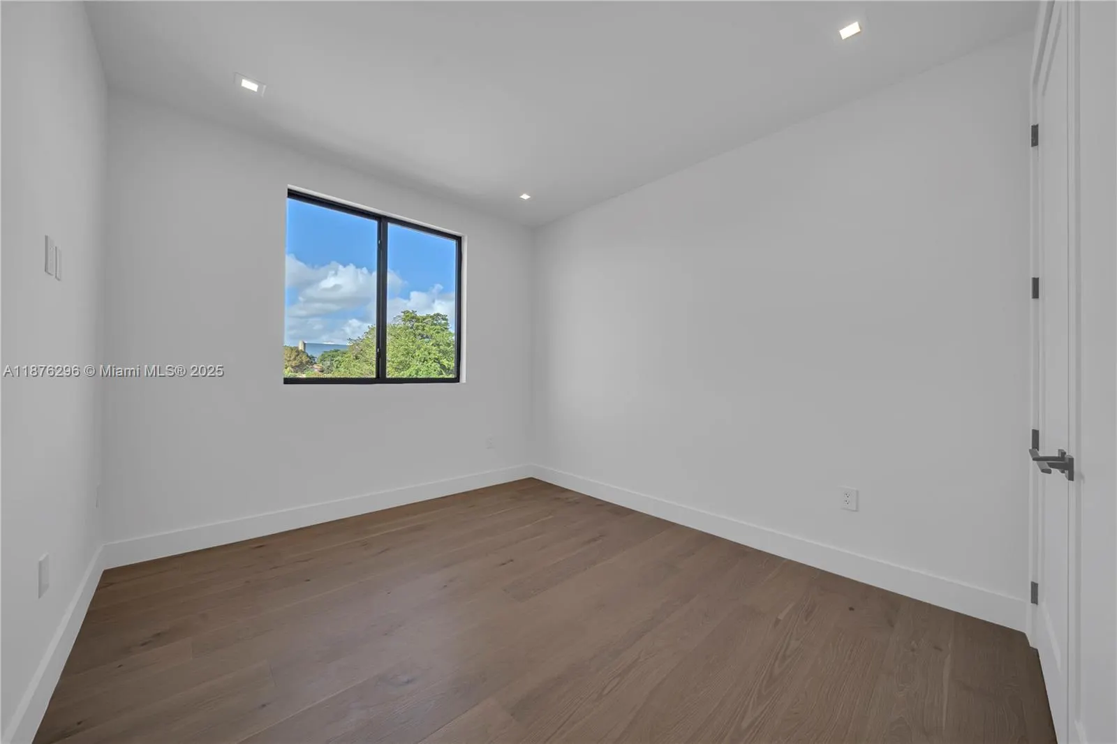 3327 SW 24th St, #3327