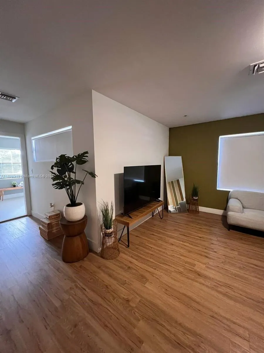 808 SW 29th St