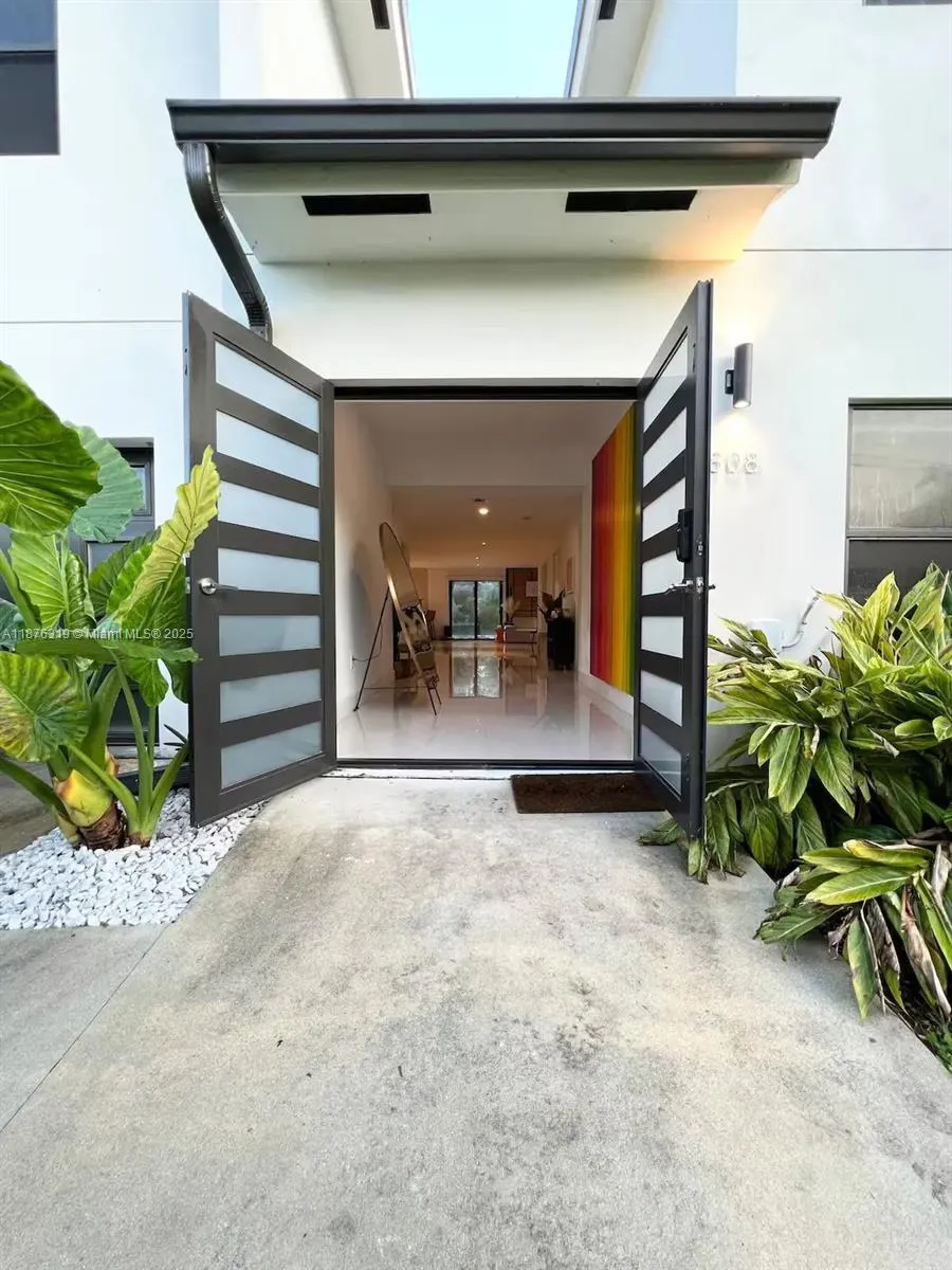 808 SW 29th St