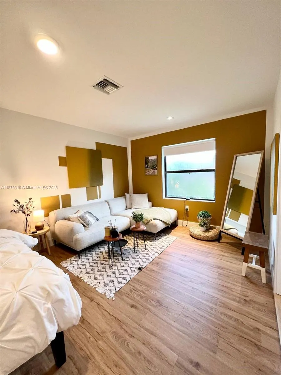 808 SW 29th St