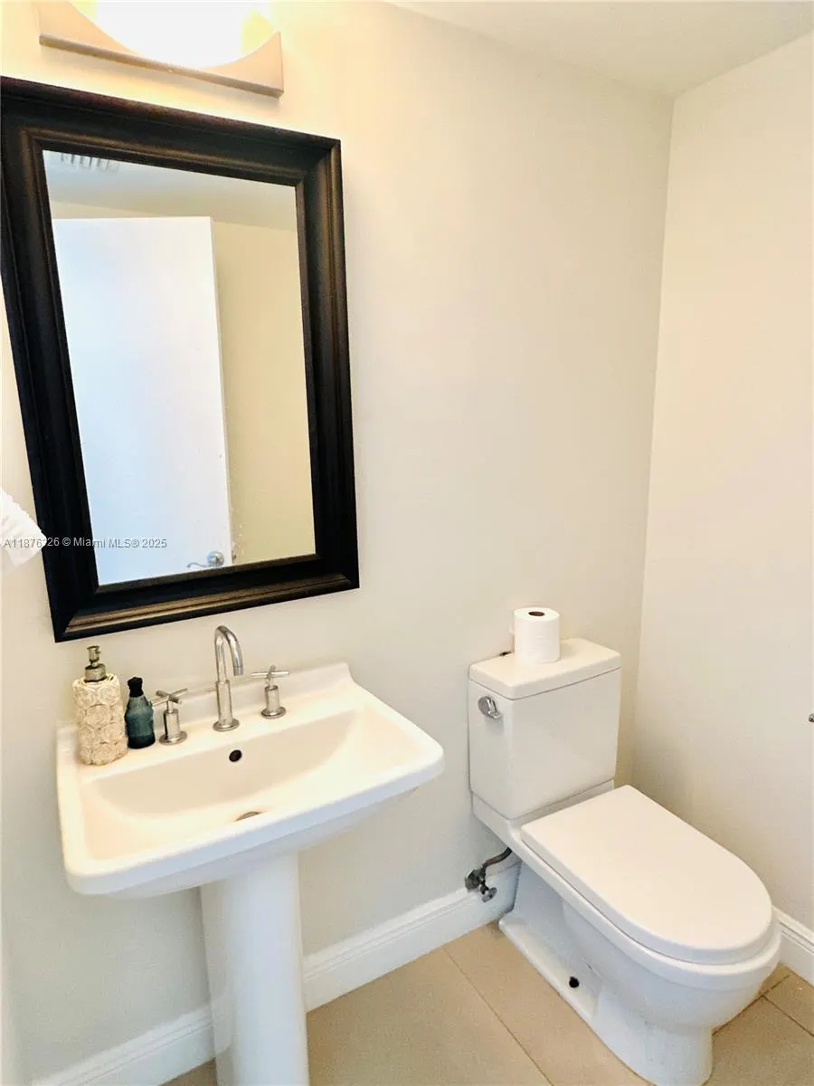 185 SW 7th St, #3502