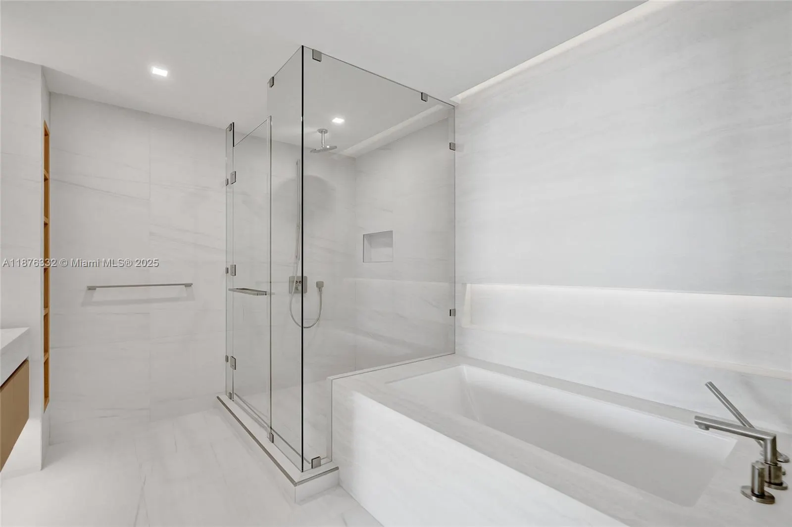 900 N Ocean Blvd, #1904