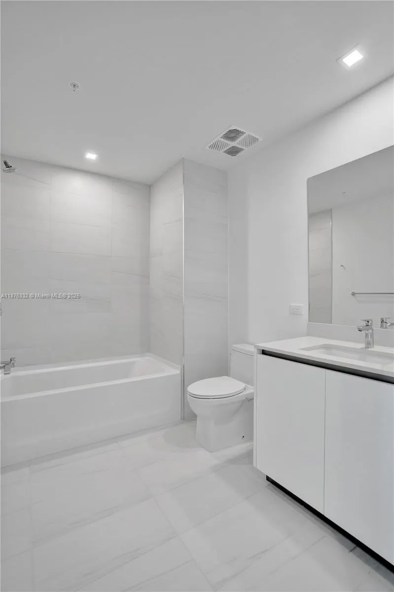 900 N Ocean Blvd, #1904