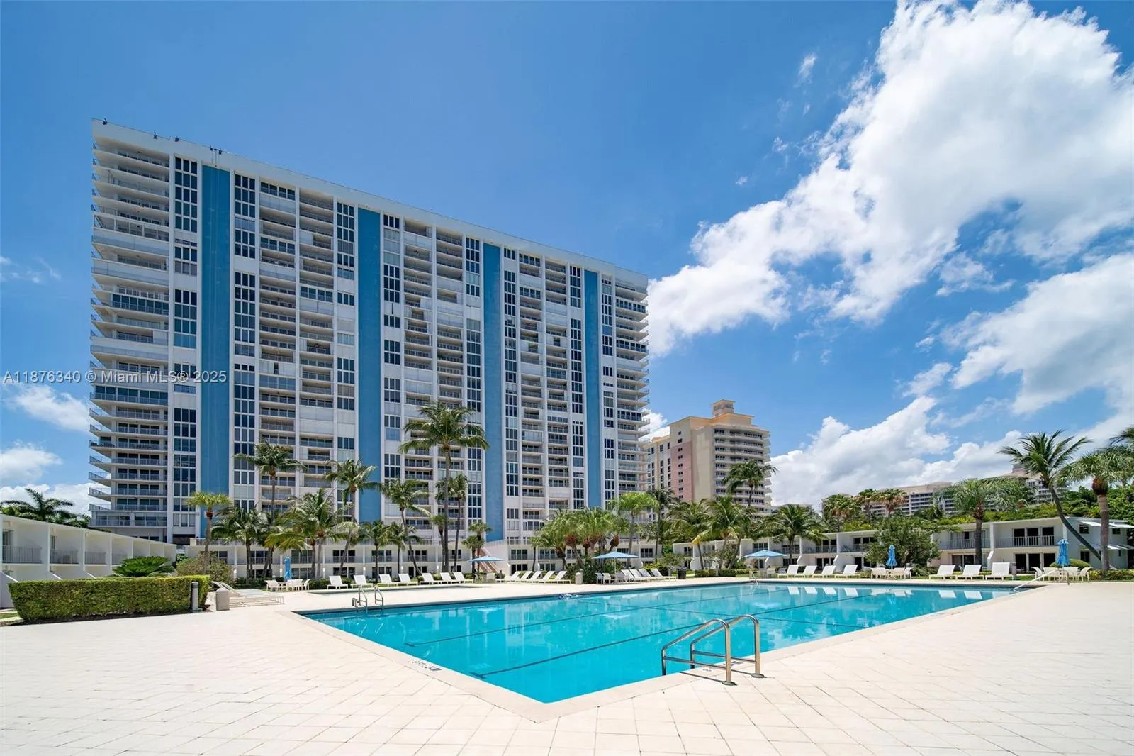 881 Ocean Dr, #19C
