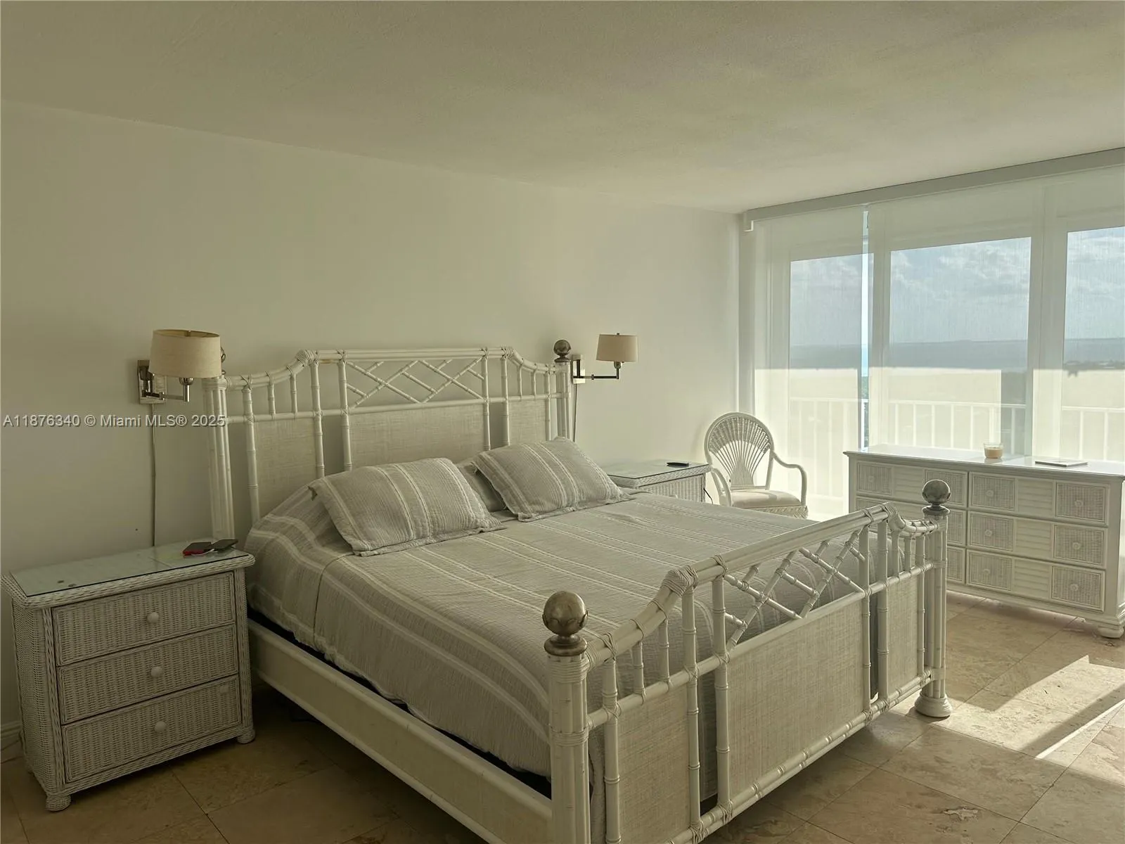 881 Ocean Dr, #19C