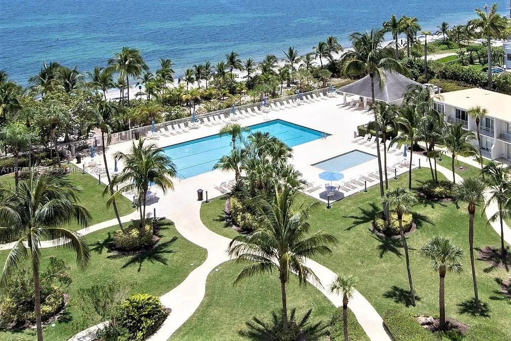 881 Ocean Dr, #19C