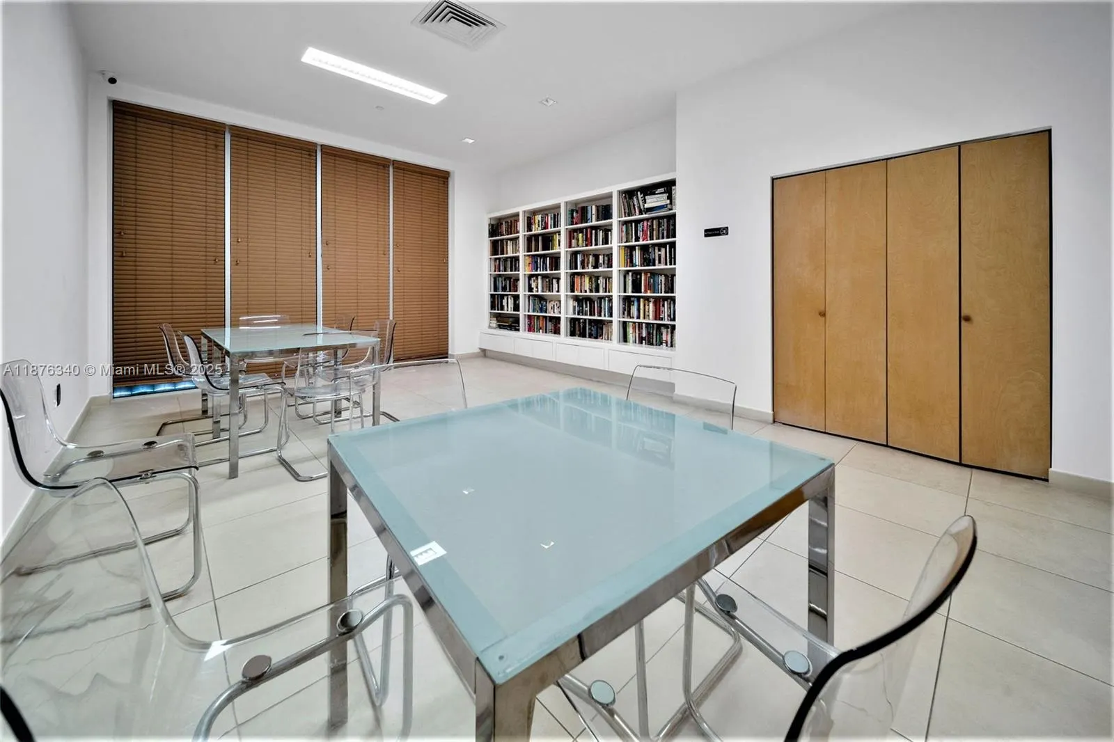 881 Ocean Dr, #19C