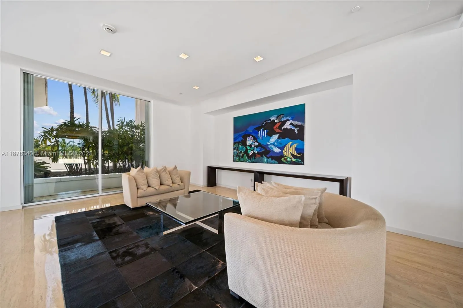 881 Ocean Dr, #19C