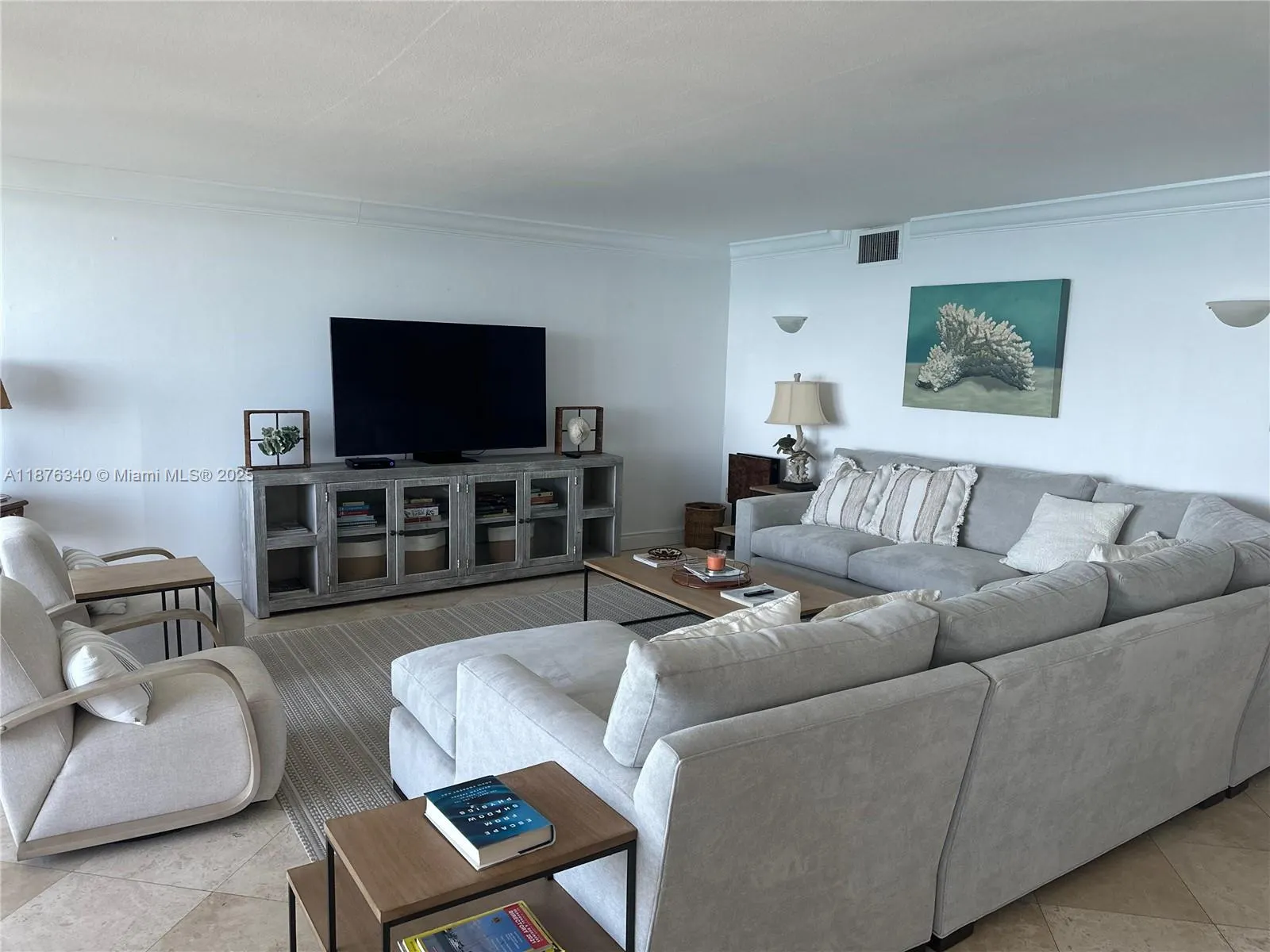 881 Ocean Dr, #19C