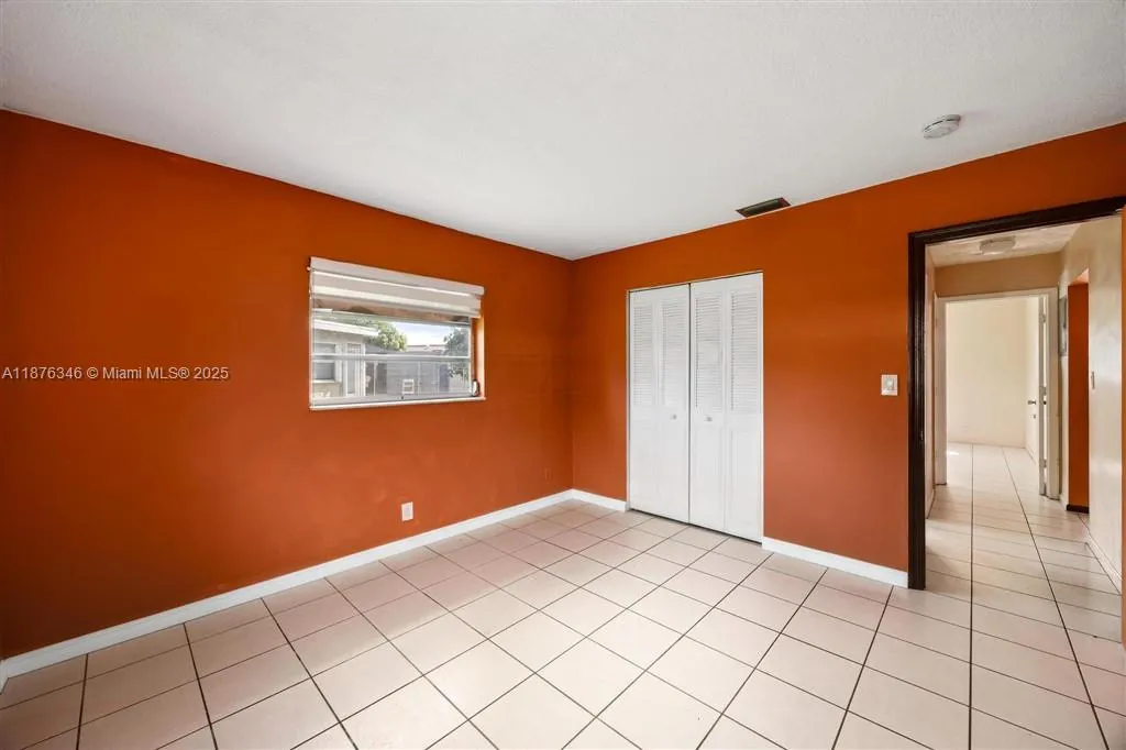 5710 NW 87th Ter