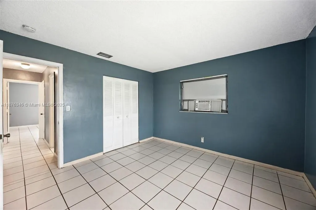 5710 NW 87th Ter