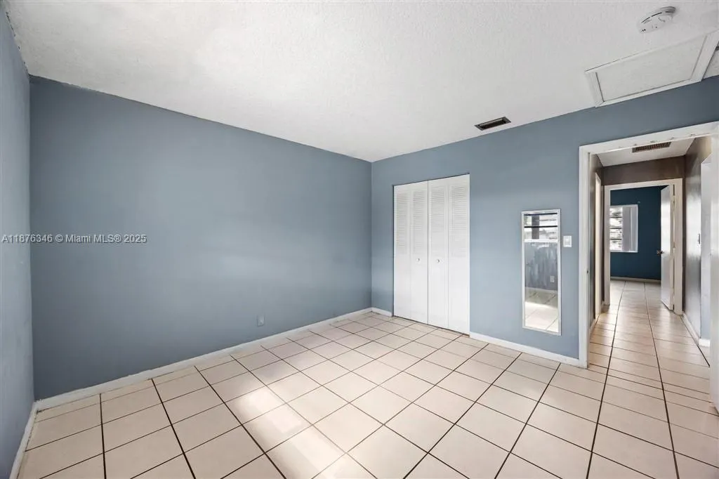 5710 NW 87th Ter