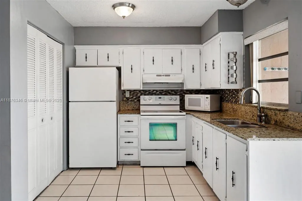 5710 NW 87th Ter