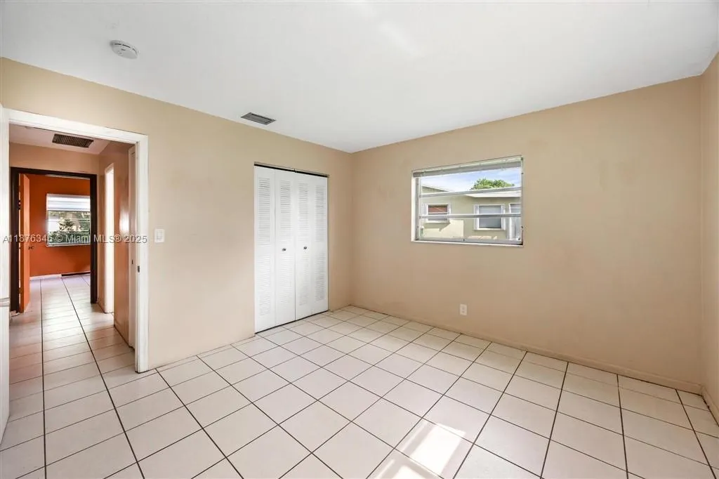 5710 NW 87th Ter