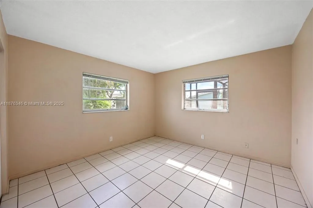 5710 NW 87th Ter