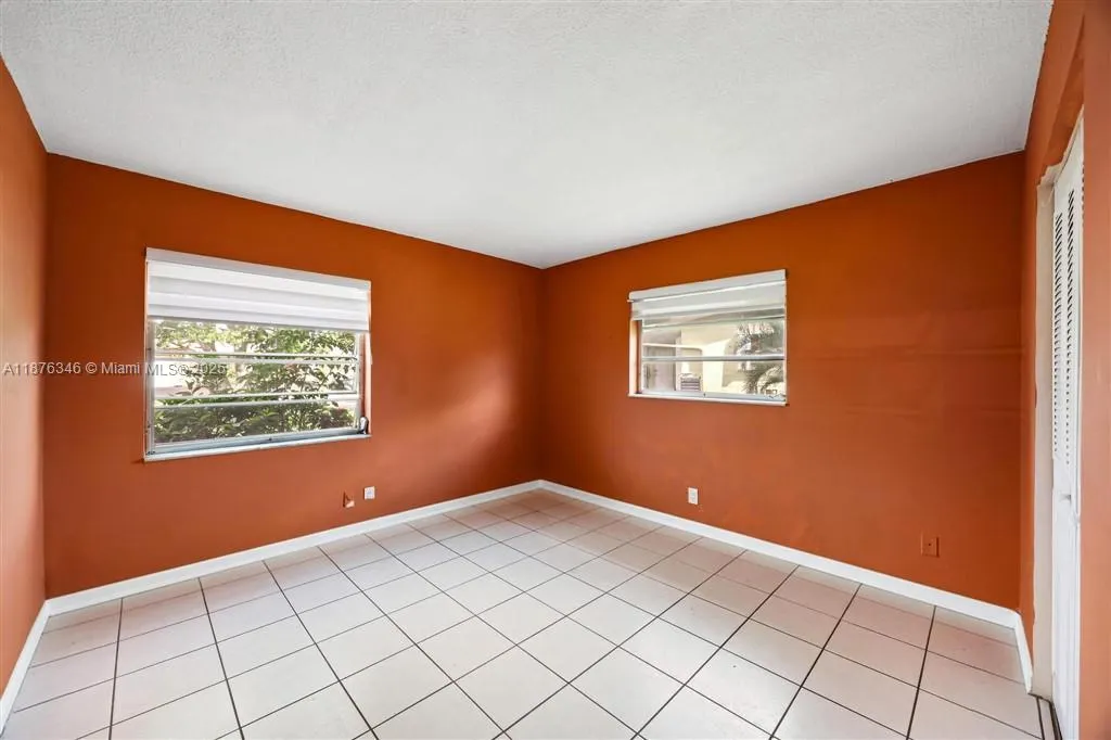 5710 NW 87th Ter